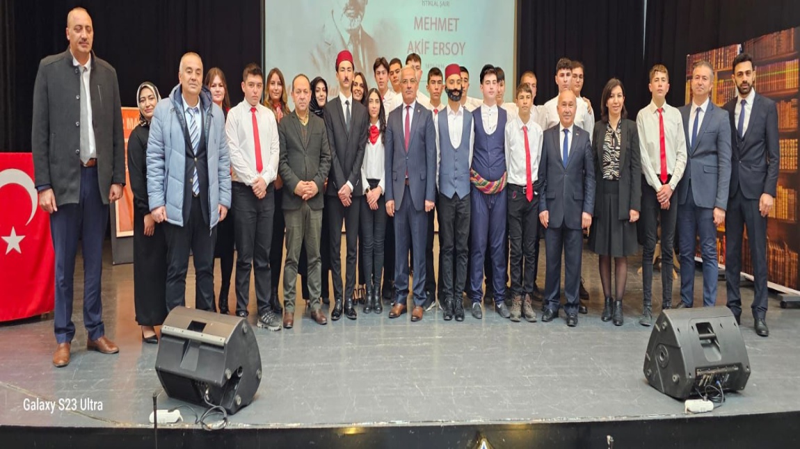12 Mart İstiklal Marşının Kabulü ve Mehmet Akif Ersoy’u Anma Programı Merzifon Akif Gülle Kültür Merkezinde Gerçekleştirildi.